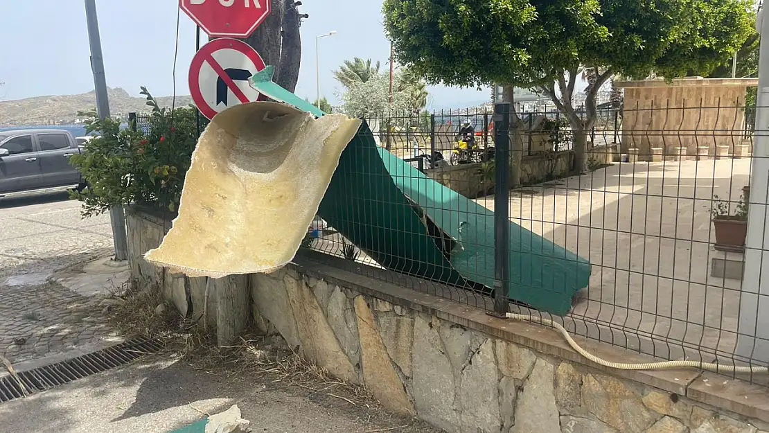 Meteoroloji 4. Bölge Uyardı: Fırtına Geriş Mahallesi'nde Zarar Verdi