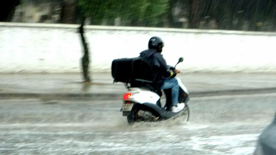 Meteoroloji Uyardı Ani Yağış Zor Anlar Yaşattı