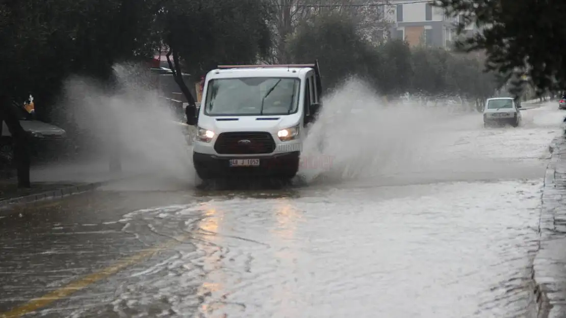 Meteorolojiden Sel, Su Baskını Uyarısı