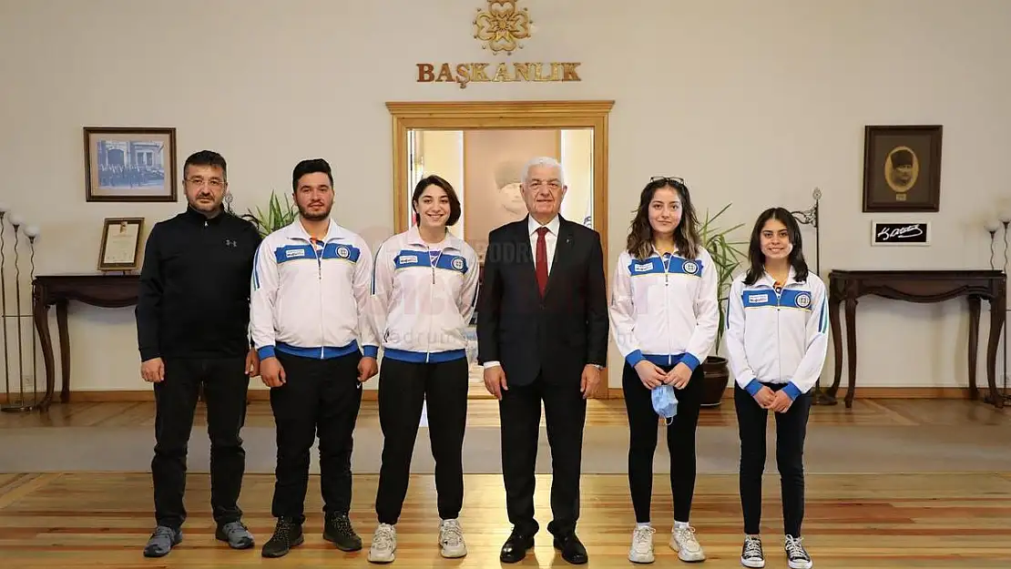 Milli Takım'a Seçilen Okçulardan Başkan Gürün'e Teşekkür