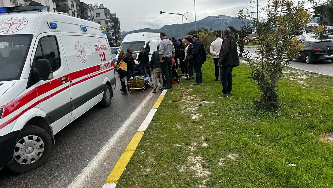 Minibüs Yayaya Çarptı: 1 Yaralı