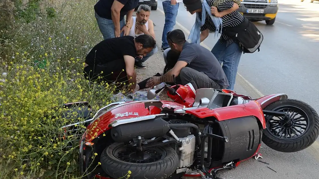 Minibüsle Motosiklet Çarpıştı, 2 Yaralı