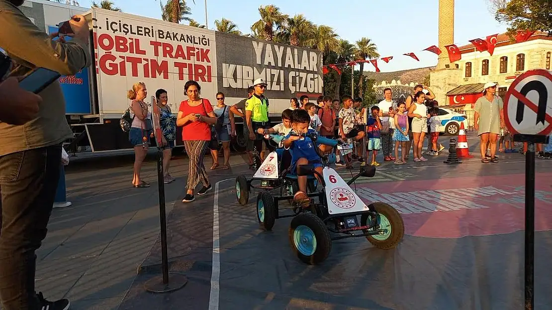 Mobil Trafik Eğitim Tırı Bodrum'da