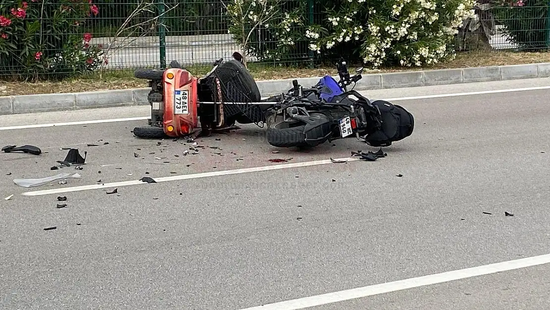 Motosiklet ve Mopet Çarpıştı: 1 Ölü