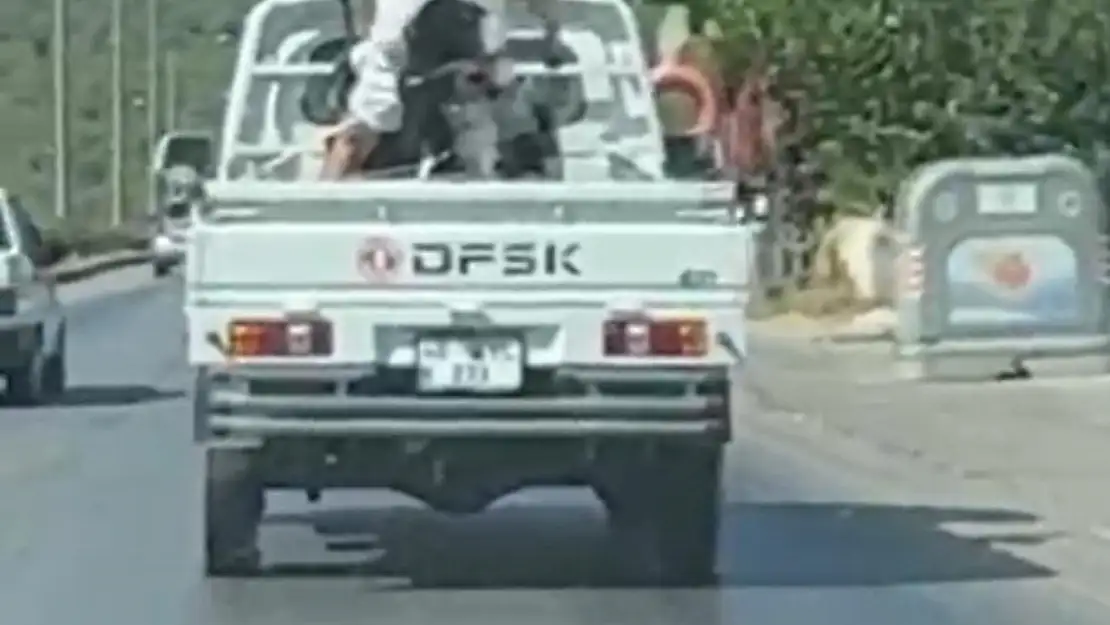Motosikletle kamyonet kasasında!