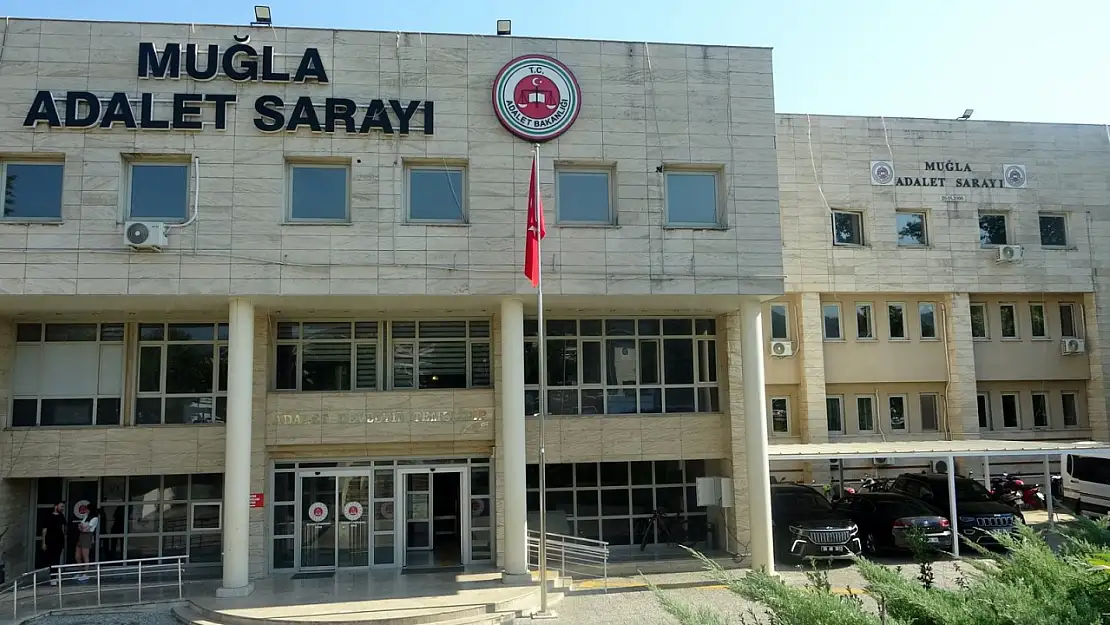 Muğla'da polis araçlarına zarar veren şahıs tutuklandı