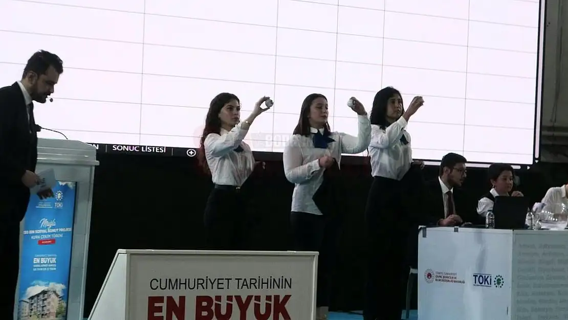 Muğla TOKİ Konutları Kurasında Gözyaşlarını Tutamadı