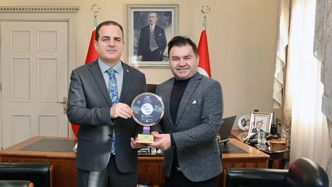 Muğla Valisi Akbıyık'a 'Yılın Pozitif Valisi' Ödülü