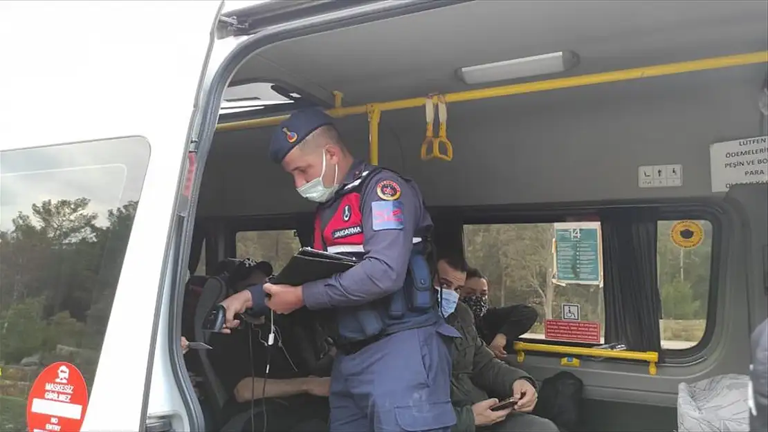 Muğla'da Kovid-19 tedbirlerine ve trafik kurallarına uymayan 68 kişiye 60 bin lira ceza kesildi