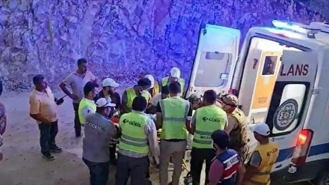 Muğla'da yangınla mücadelede yaralanan 2 orman işçisi hastaneye kaldırıldı
