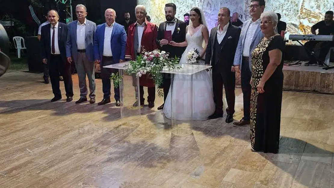 Muğla'nın  Siyasileri ve İş insanları Bu Düğünde Bir Araya Geldi