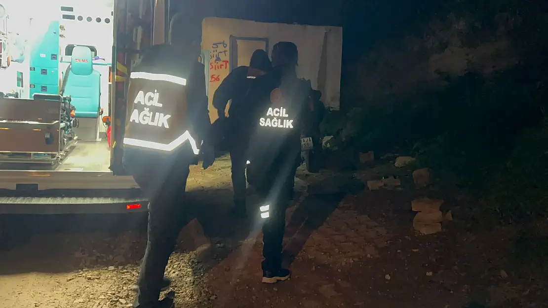 MUSKİ'nin kazısı sonrası çöken yolda motosiklet kazası 1 kişi yaralandı