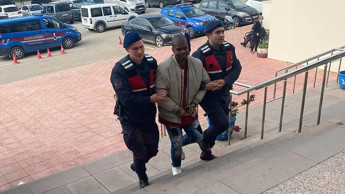 Nijeryalı Kaçak Uyuşturucu Satıcısı Bodrum'daki Kontrollerde Yakalandı