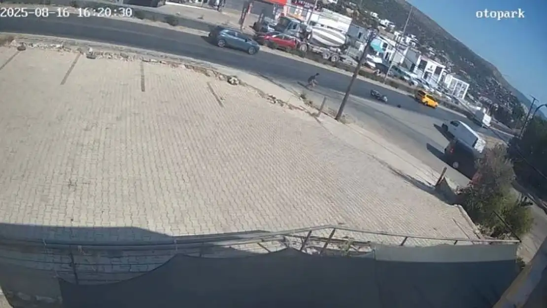 Önce araca çarptı sonra kaçtı !