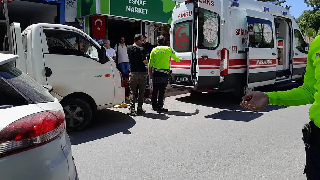 Önüne Çıkan Yayaya Çarptı, 2 Yaralı