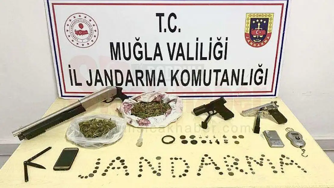 Operasyonda Uyuşturucu Madde, Silah ve Tarihi Eser Ele Geçirildi
