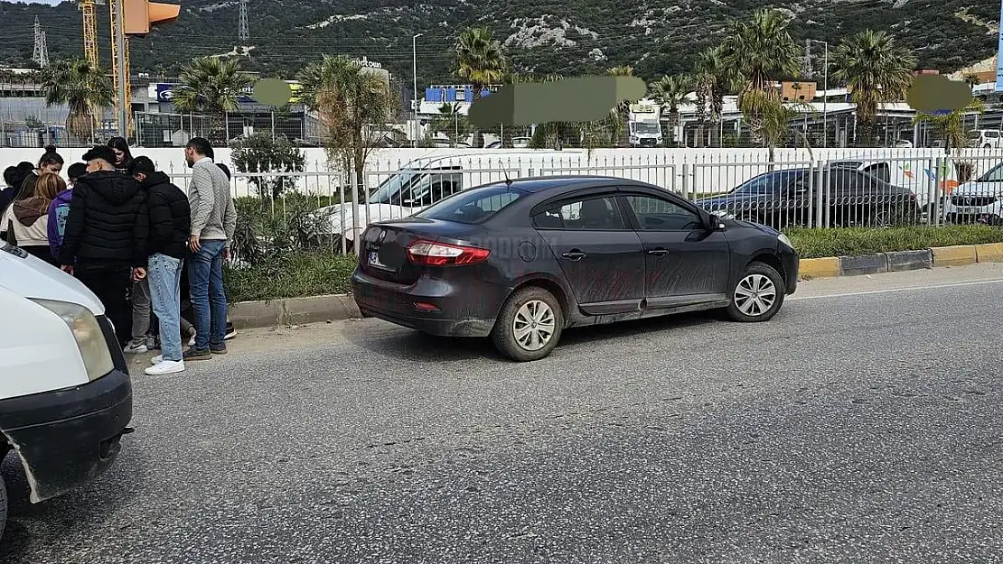 Ortakent Kavşağı'nda Kaza: İki Yaralı