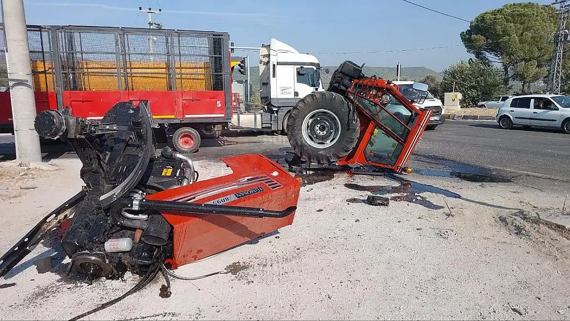 Ortalığın Savaş Alanına Döndüğü Kazada Traktör İkiye Bölündü