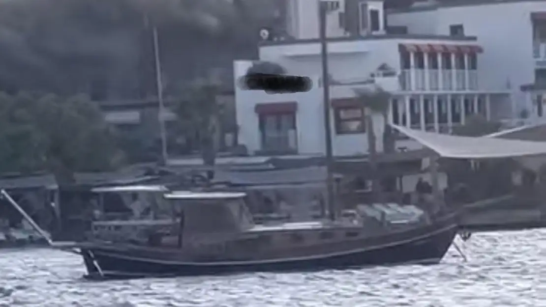 Otel mutfağında çıkan yangın paniğe neden oldu