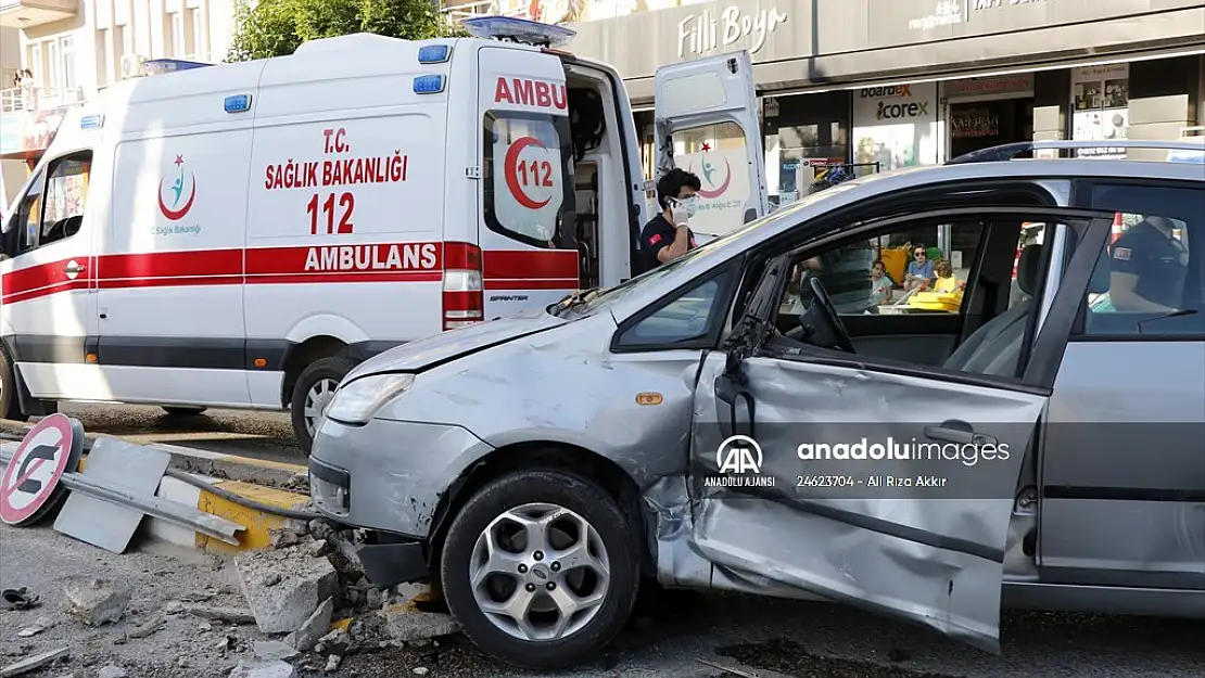 Otomobil ile minibüs çarpıştı: 7 yaralı
