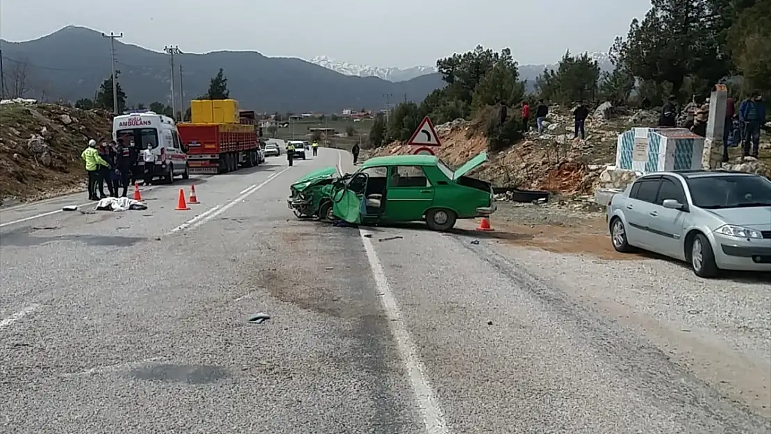otomobil ile tırın çarpıştı: 1 ölü, 1 yaralı