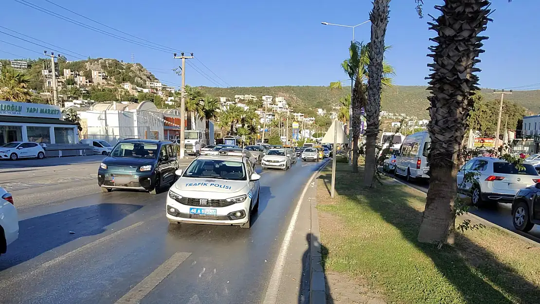 Otomobile arkadan çarpan motosikletli yaralandı !