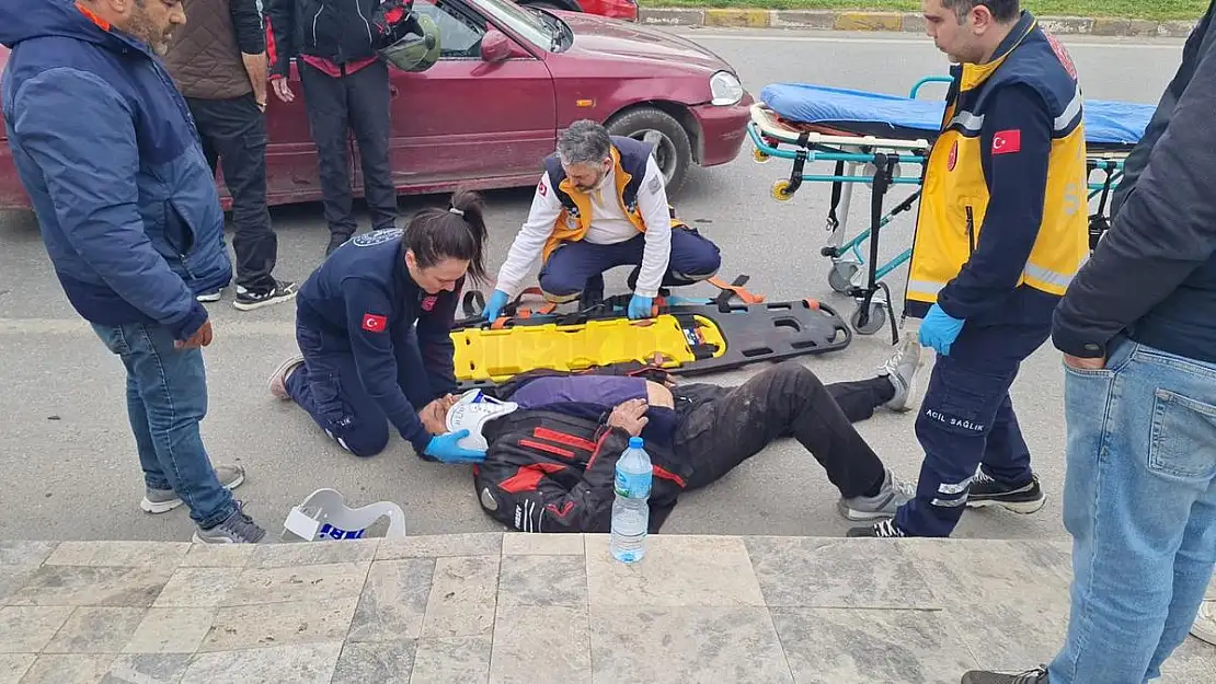 Otomobile Çarpan Motosiklet  Sürücüsü Yaralandı