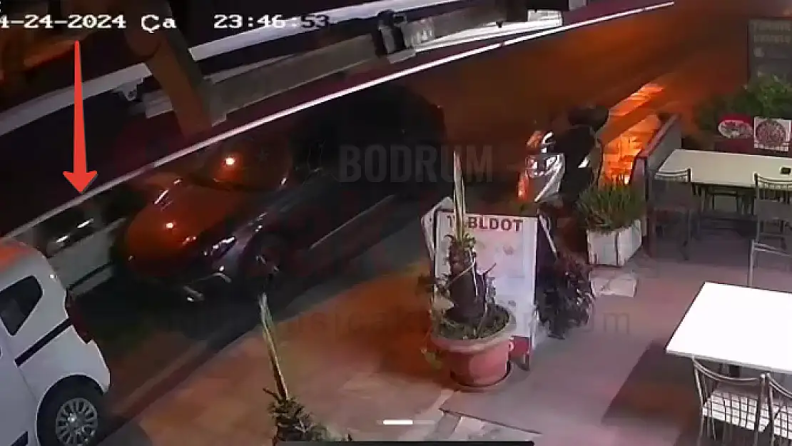 Park Halindeki Araca Çarpıp Kaçtı