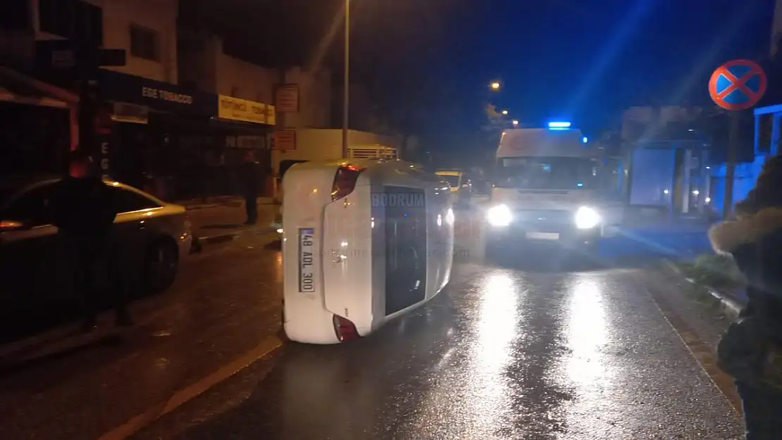 Park Halindeki Araca Çarptı Takla Attı 2 Yaralı