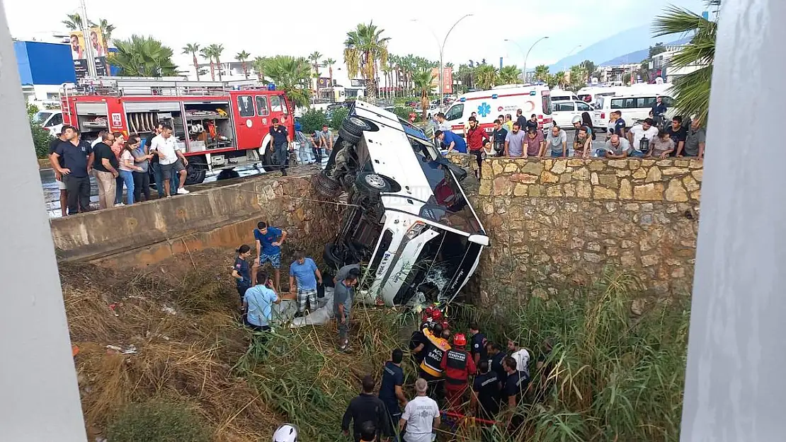 Personel Servisi Kaza Yaptı, Yaralılar Hastanelere Kaldırıldı