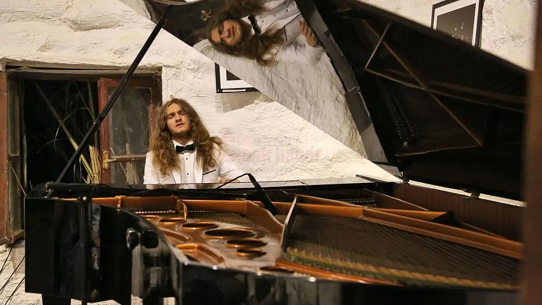 Piyanist Tuna Bilginden Muhteşem Konser