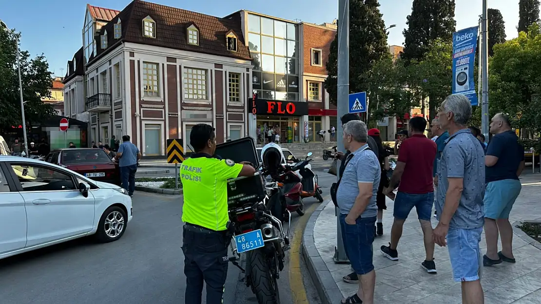 Polise mukavemet gösterdi, annesi 'beter ol' dedi