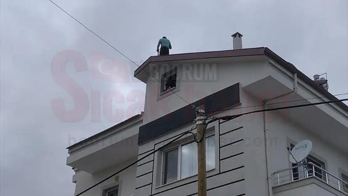 Polisten Kaçan Hırsızlık Şüphelisi Çatıda Yakalandı