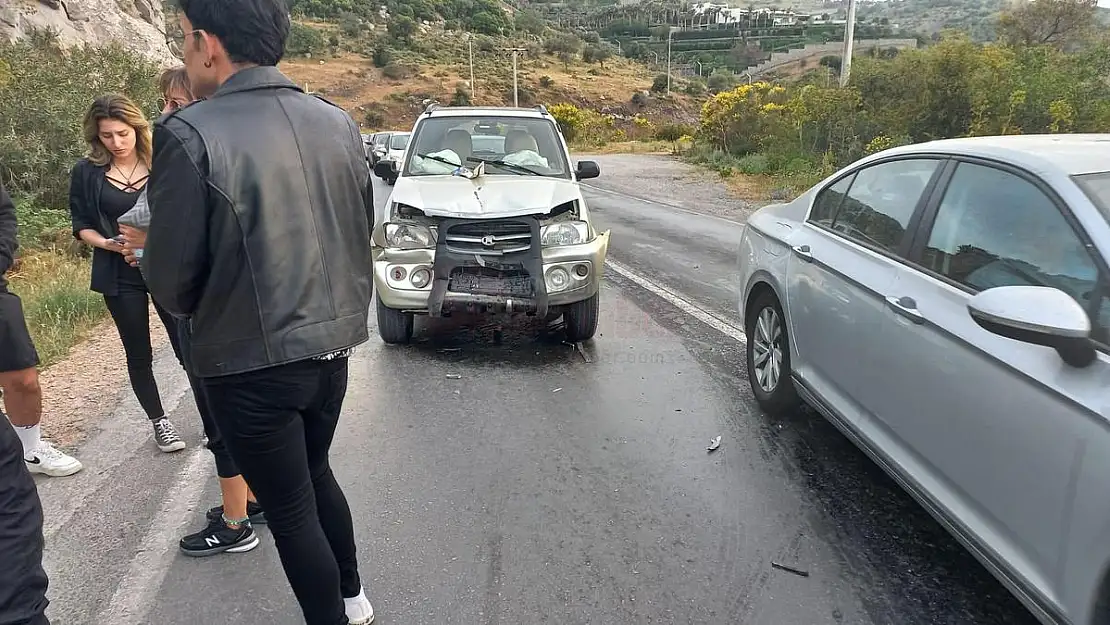 Rampada Yavaşlayınca Arkadan Gelen Araç Kaza Yaptı