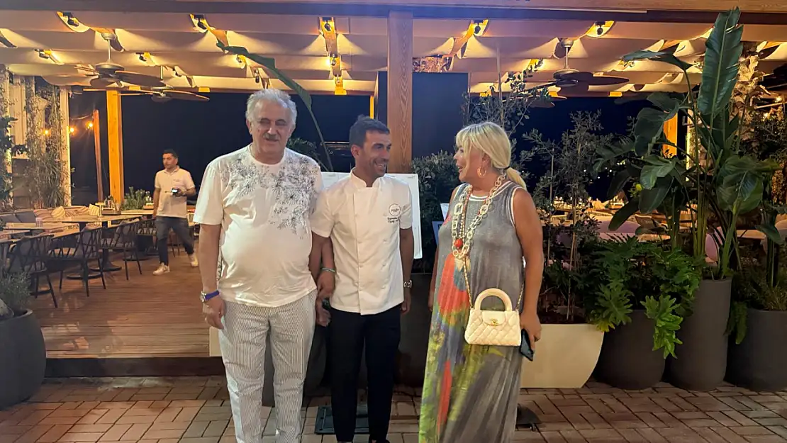 Safiye Soyman ve Faik Öztürk, Yirmibir Bodrum'da Lezzet Dolu Bir Akşam Geçirdi