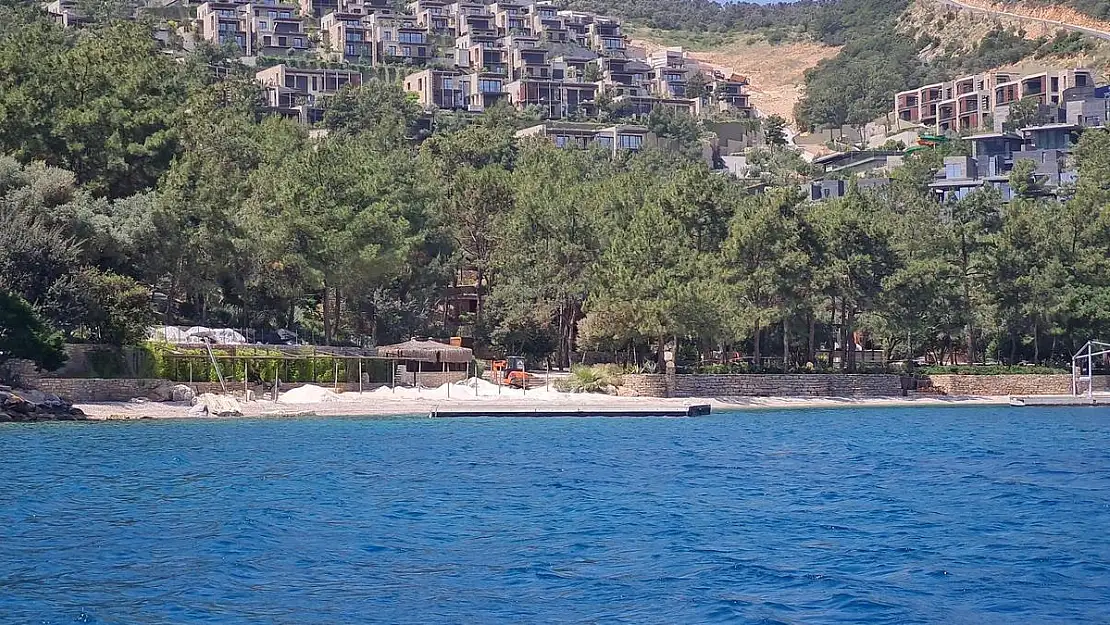 Sahillere Yine Beyaz Kum Dökülmeye Başlandı