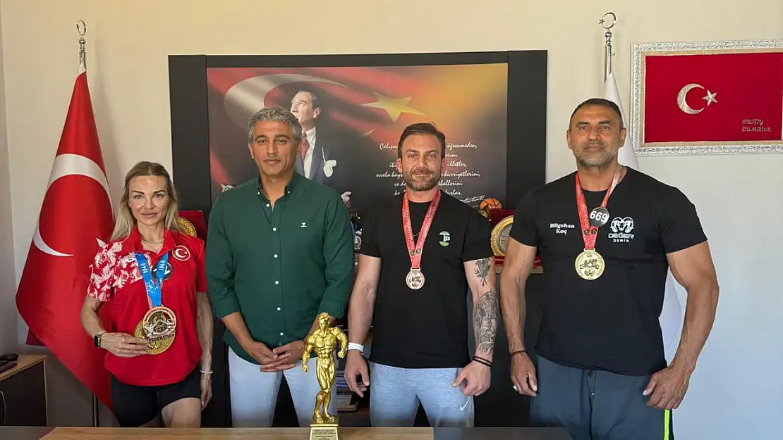 Şampiyon sporculardan Oktay Dumruk'a anlamlı teşekkür