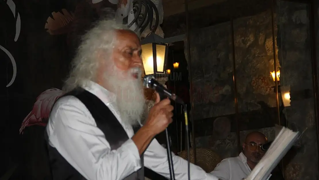 Sanatçı Suavi  yapılması planlanan 'Çocuk Sevgi Evi' yararına konser verdi