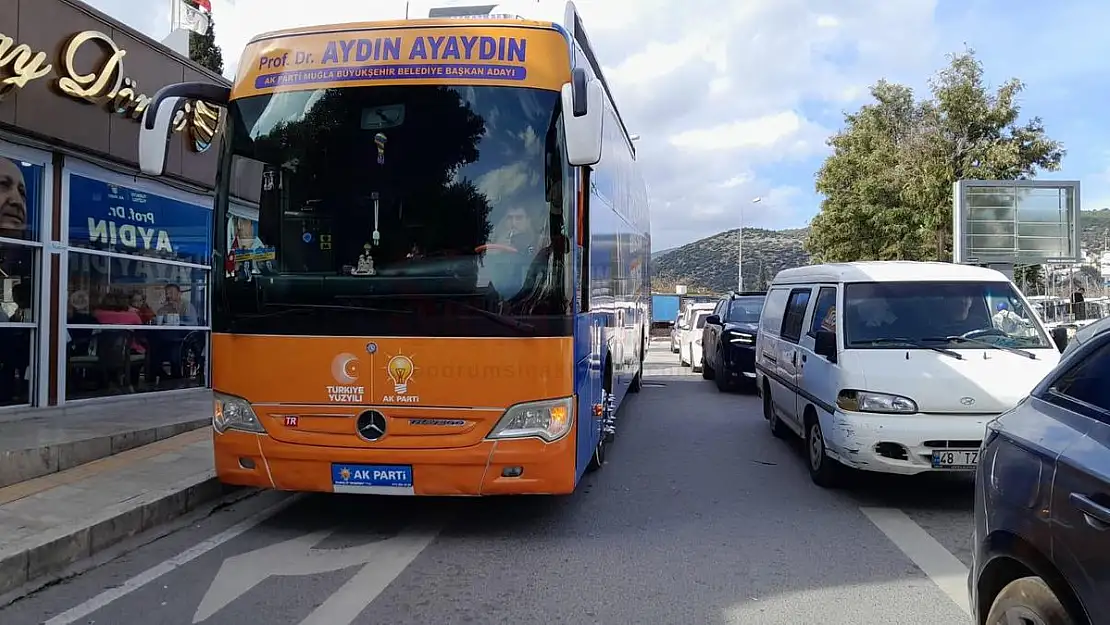 Seçim Otobüsünü Yol Ortasında Bırakıp Gittiler