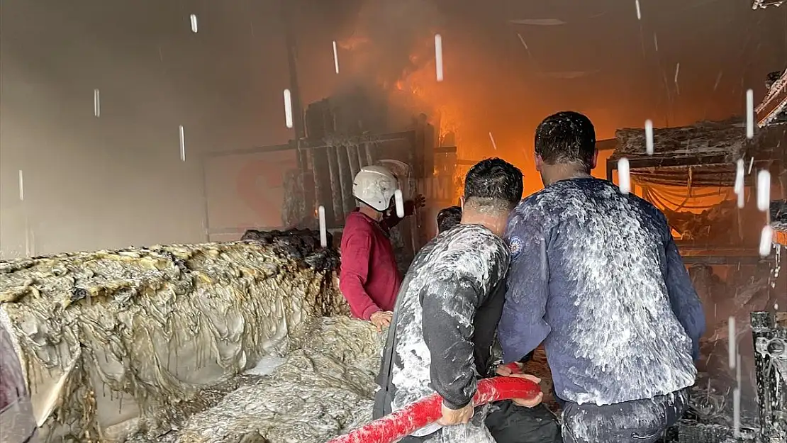 Sera Naylonu Satan İş Yerinde Çıkan Yangın Söndürüldü