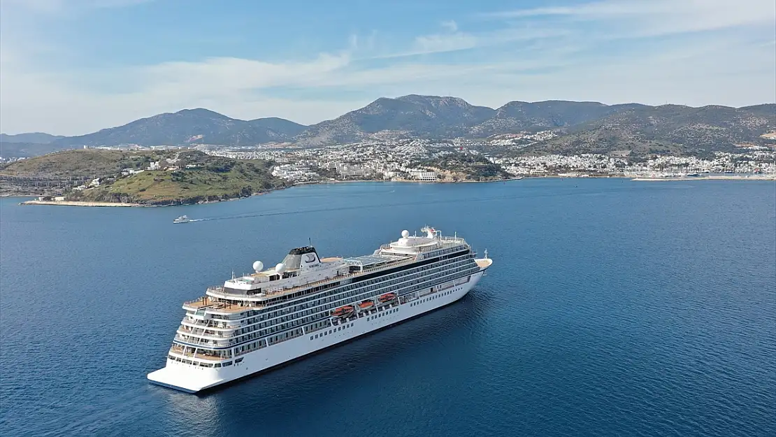 Sezonun ilk kruvaziyeri Bodrum'a geldi