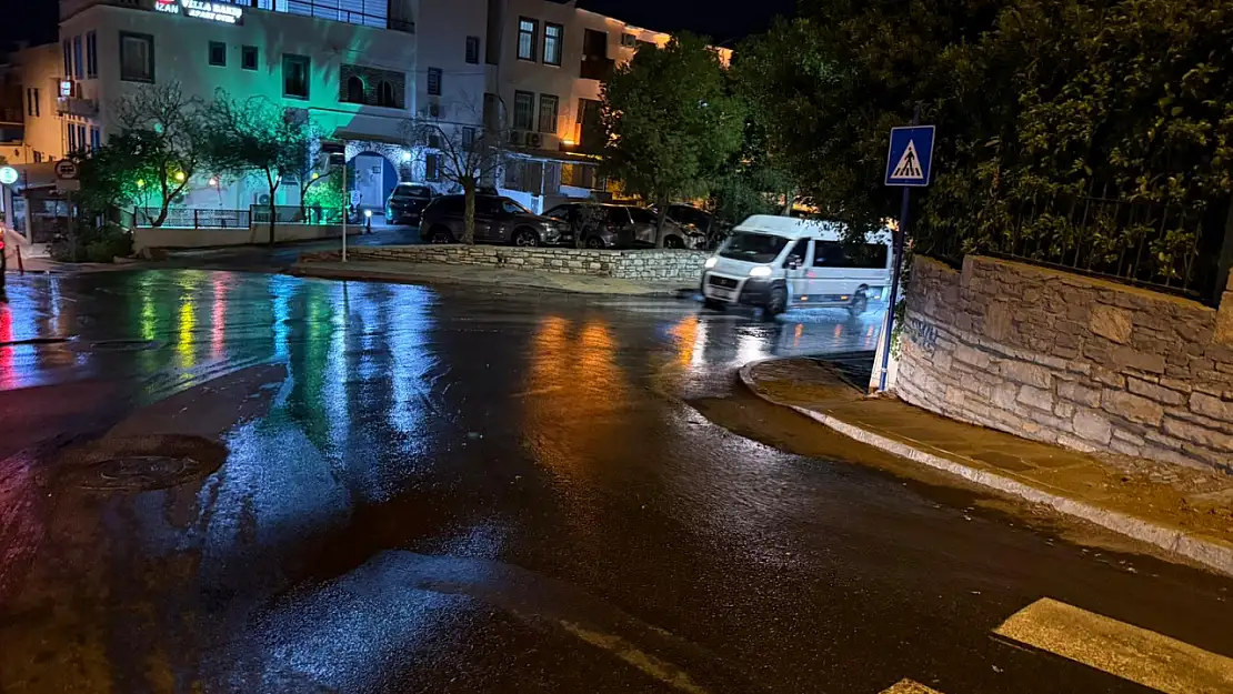 Su Borusu Patladı ! Mahalle Sular Altında Kaldı !