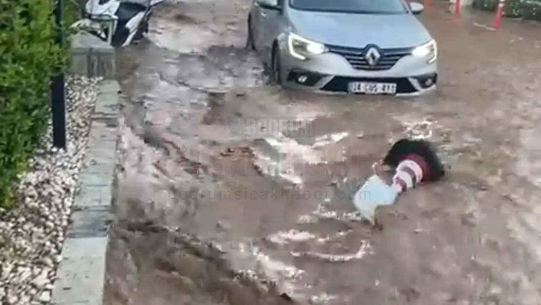 Su Hattı Patladı, Cadde Göle Döndü, Esnaf İsyan Etti