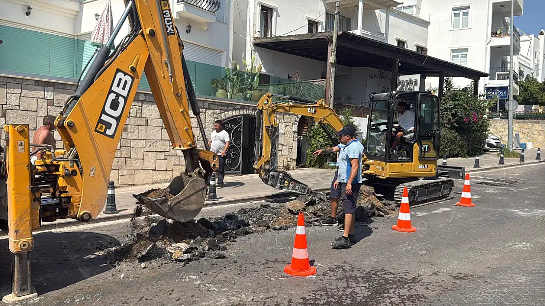 Su hattı patladı, işyeri ve depo sular altında kaldı