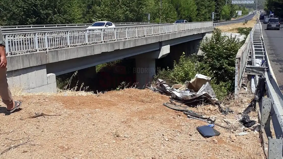 Su Tahliye Kanalına Uçan Araç'ta  3 Kişi Yaralandı