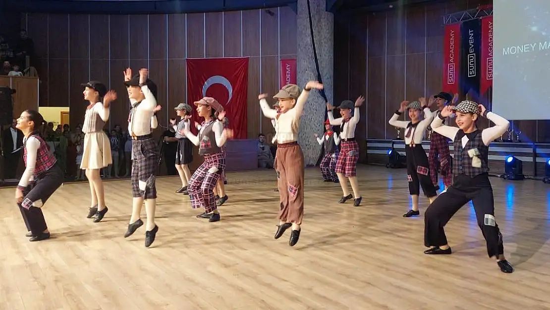 Sunu Akademi Sporcularından Yeni Yıl Gösterisi