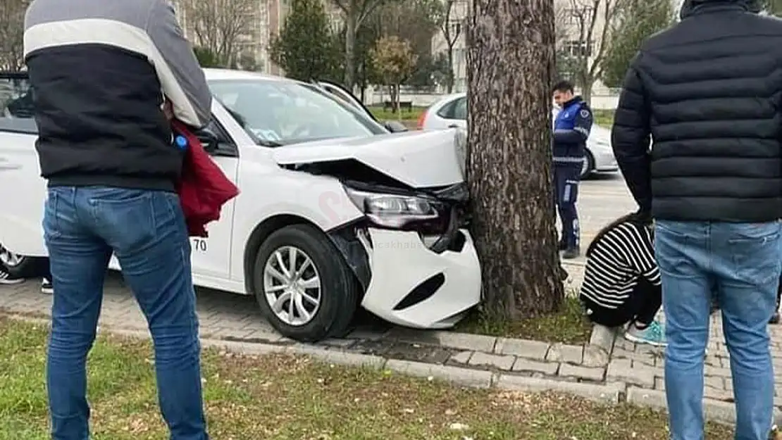 Sürücü Adayı Sınavda Ehliyetini Alamadan Kaza Yaptı