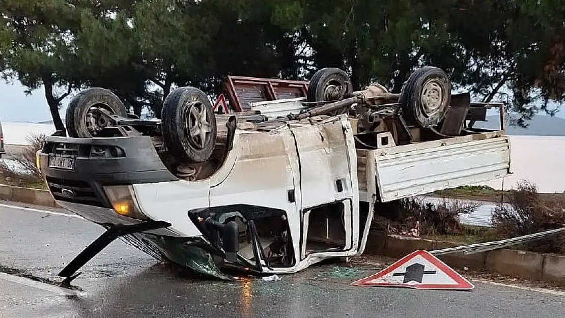 Sürücüsünün Kontrolünden Çıkıp Devrildi