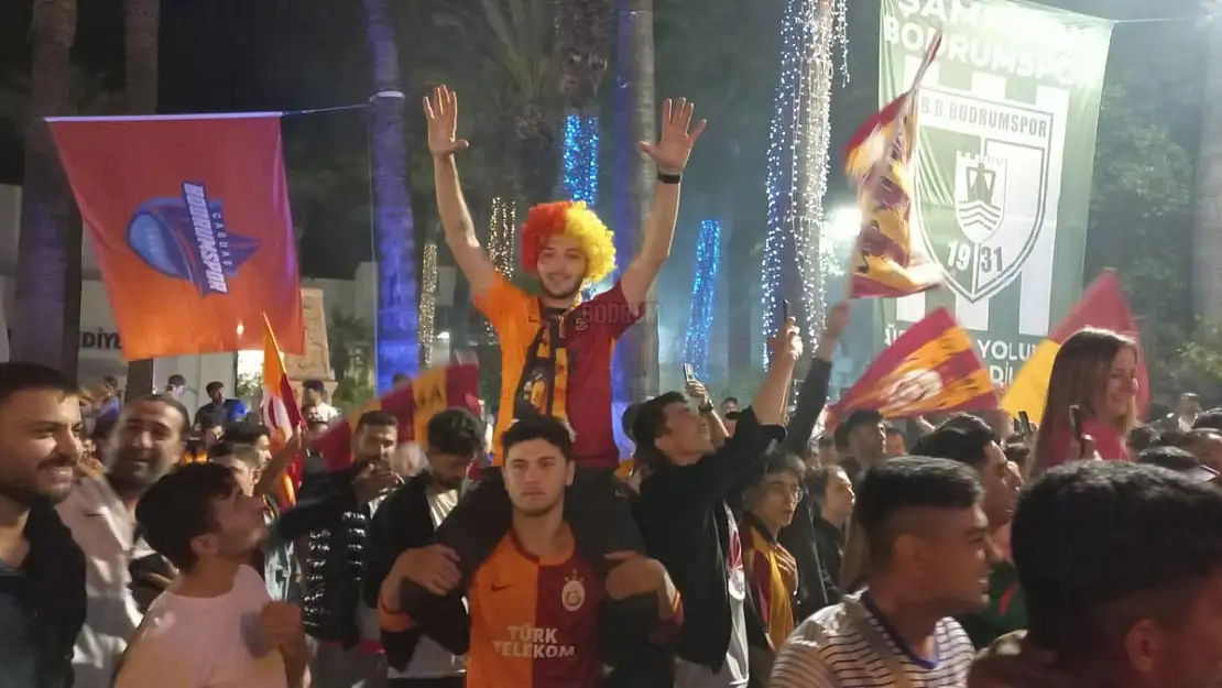 Taraftarlar Bodrum'da Galatasaray'ın Şampiyonluğunu Kutladı