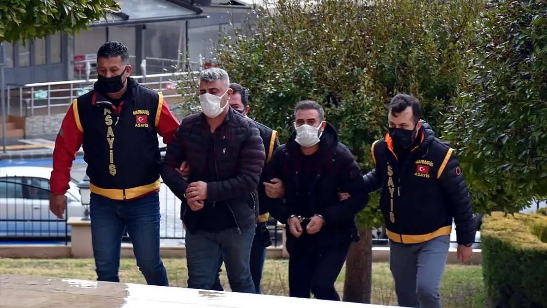 Tartıştığı Eski Eşini ve 2 Kişiyi Bıçaklayan Zanlı Tutuklandı